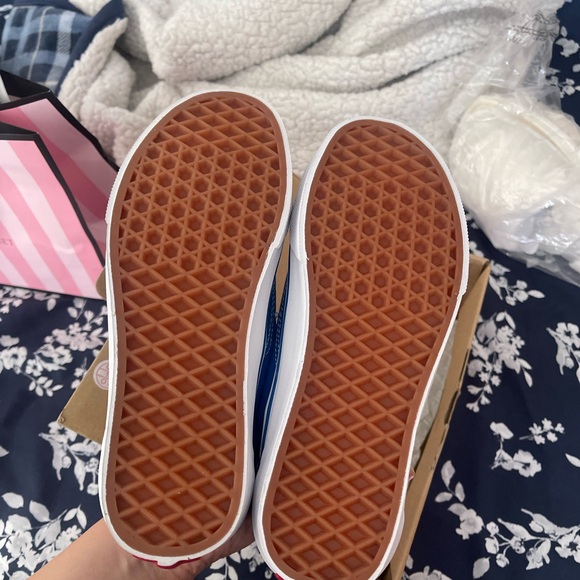 BRAND NEW VANS - Picture 3 of 5